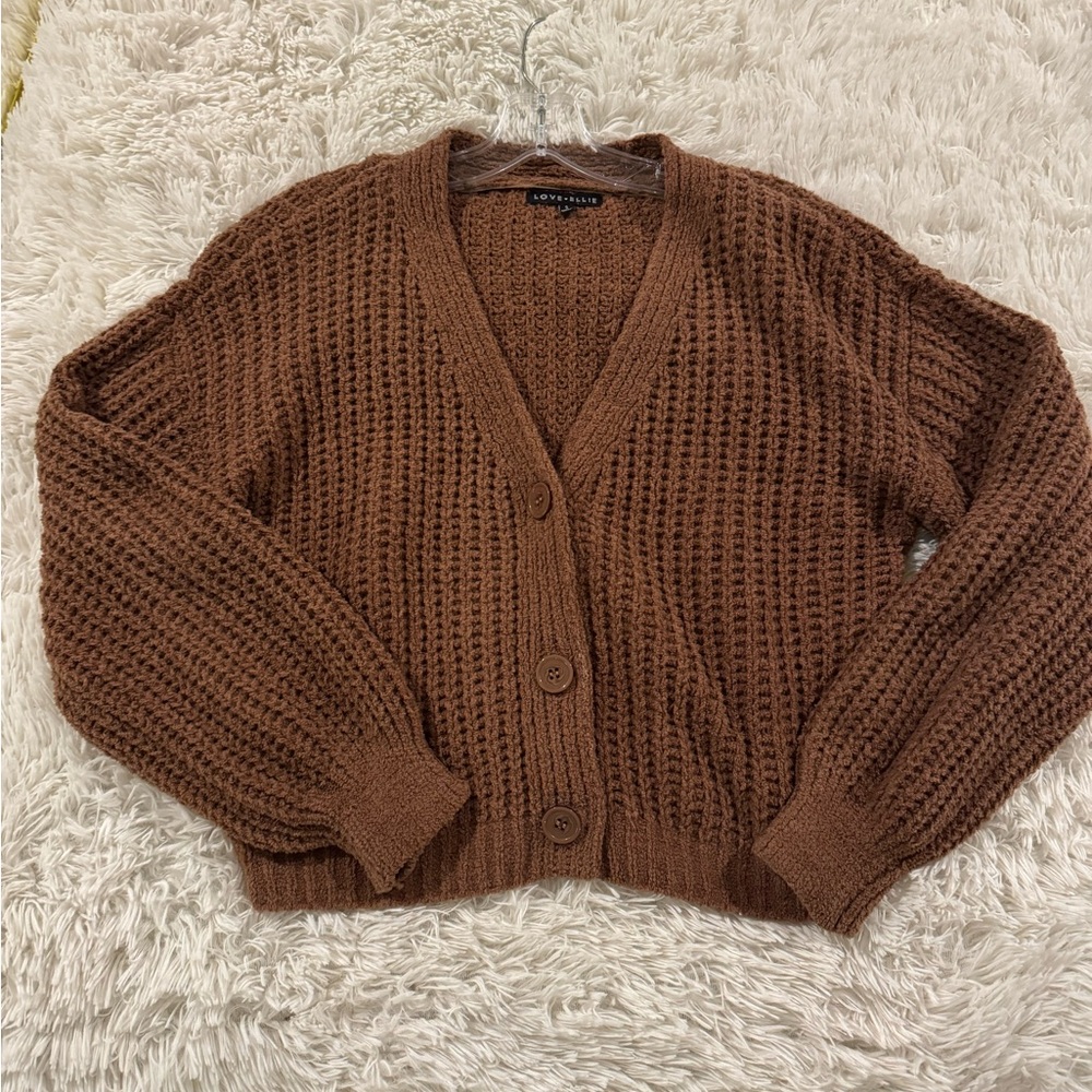 Short sweater worn twice. No snags, excellent condition